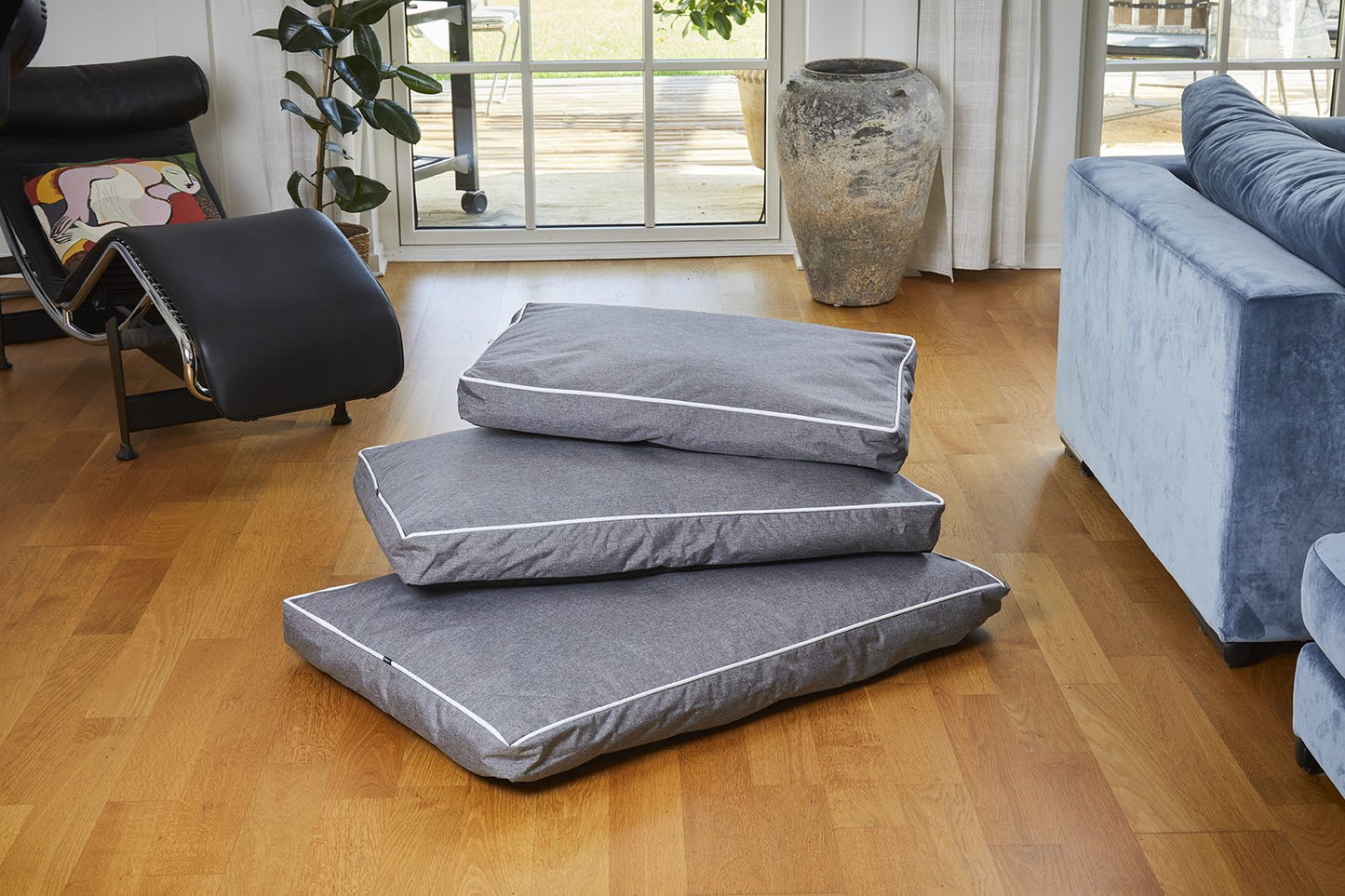 سرير دوغ مان بيضاوي الشكل باللون الرمادي بأحجام مختلفة